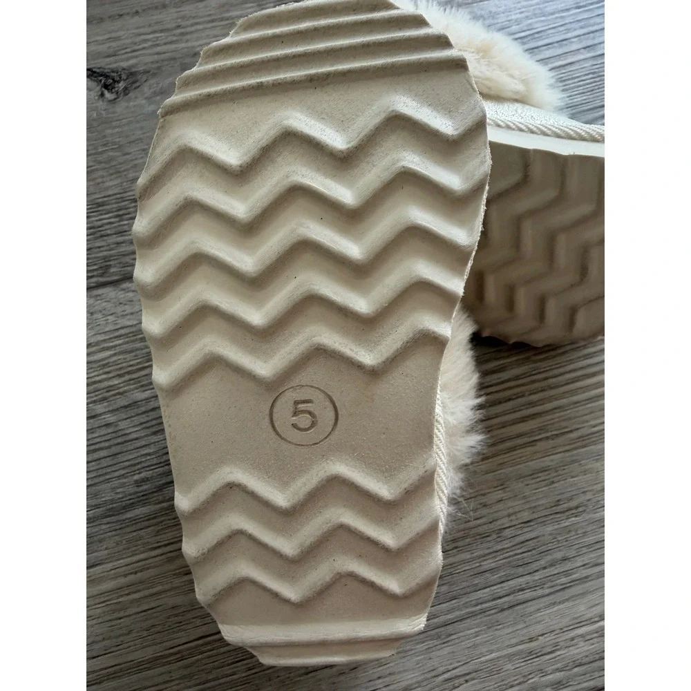 Cat & Jack Toddler Piper Faux Fur Cuff Scuff Slippers, Metalic Gold, Size 5